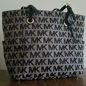 Michael Kors Jet Set signature tote
